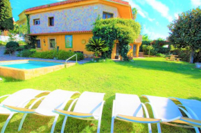 V&V LLORET- VILLA ELSA, lujosa y exclusiva villa para 10-11PAX con 2 piscinas INTERIOR Y EXTERIOR y gran jardín con césped natural